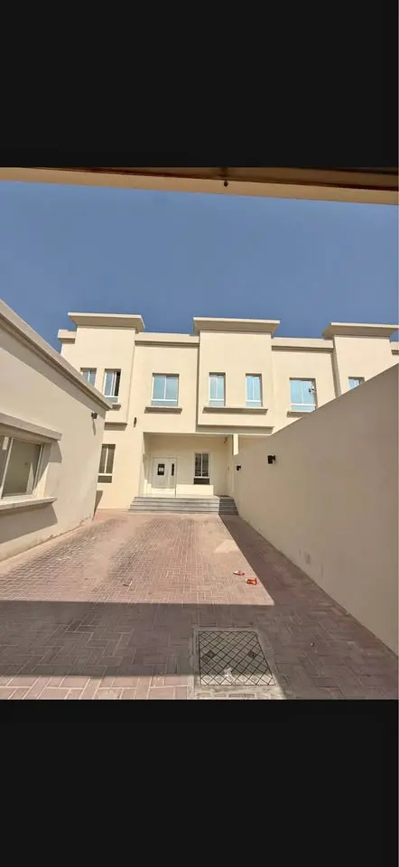 ملحق للكراء  غرفه وصاله ومطبخ امريكي  عين خالد