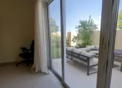 منزل واسع بثلاث غرف نوم وحديقة للإيجار